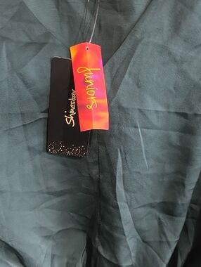 NWT GREEN PUFF SLEEVE CROPPED.TOP